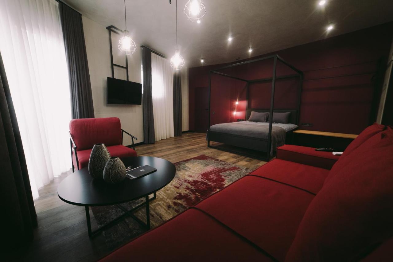 Kostjukowski brand-new apart-hotel Lwów Zewnętrze zdjęcie